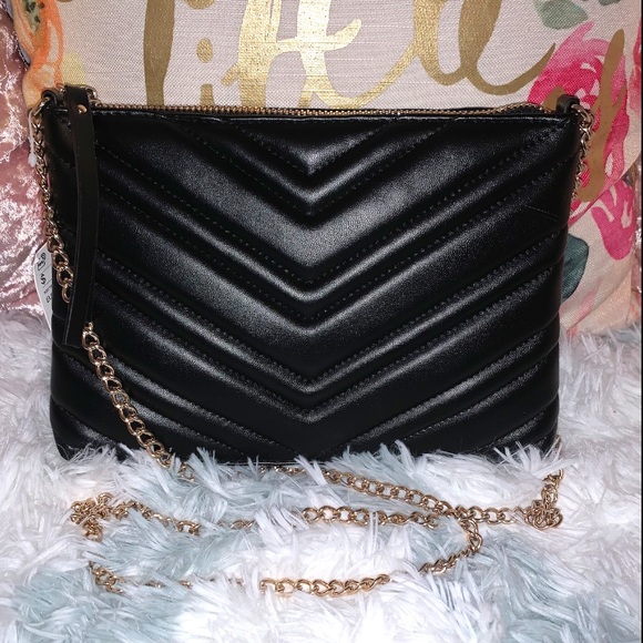 H&M Handbags - New✨H&M•Black•Gold Chain•Shoulder Bag